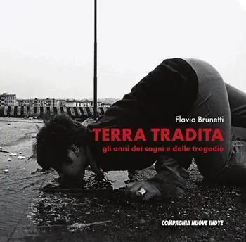 Terra tradita. Gli anni dei sogni e delle tragedie Sconto
